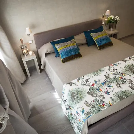 Thebed Bed & Breakfast 4*